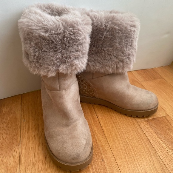 GUESS Womens Paulie Lug Sole Wedge Booties - Camel size 6 - Picture 5 of 13